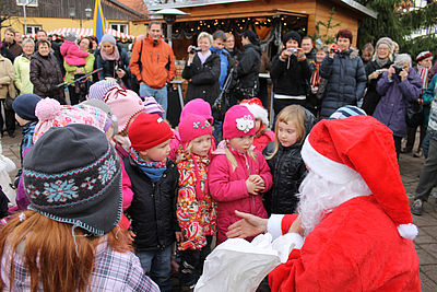 Weihnachtsmarkt Ilsenburg mit Weihnachtsmann