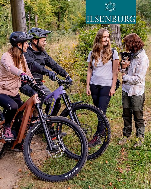 Ob auf zwei Rädern oder zu Fuß - in Ilsenburg führen viele Wege mitten hinein ins Harz-Abenteuer. 🚵‍♀🥾