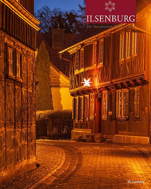 Abendliche Stimmung in den Gassen von Ilsenburg ✨
#ilsenburg #ilsenburgharz #harzromantik #winterwetter